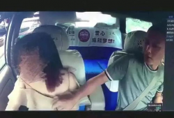 亲胸摸下面视频,网络传播的道德边界与法律风险